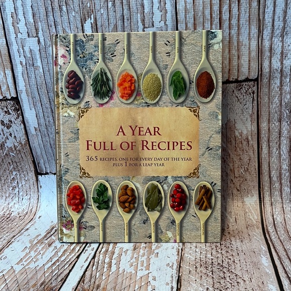 Parragon Books Other - A YEAR FULL OF RECIPES 💛